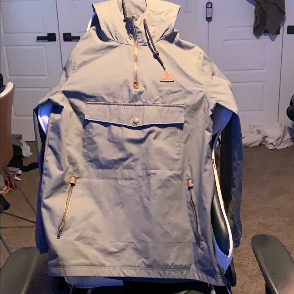 Bravus windbreaker